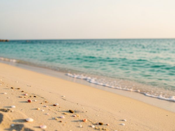 Обложка статьи о пляжах Дербента на берегу Каспийского моря